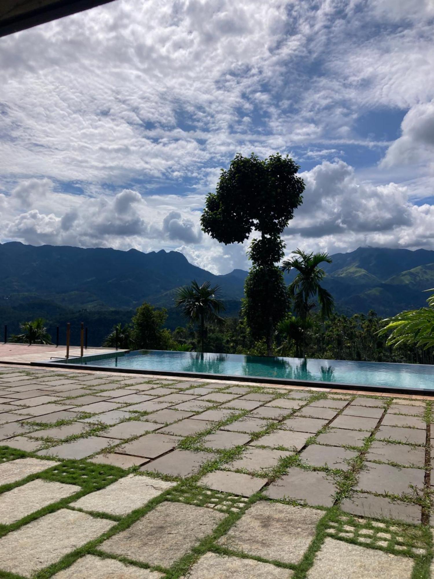 Homestay Namaha Meppādi Buitenkant foto