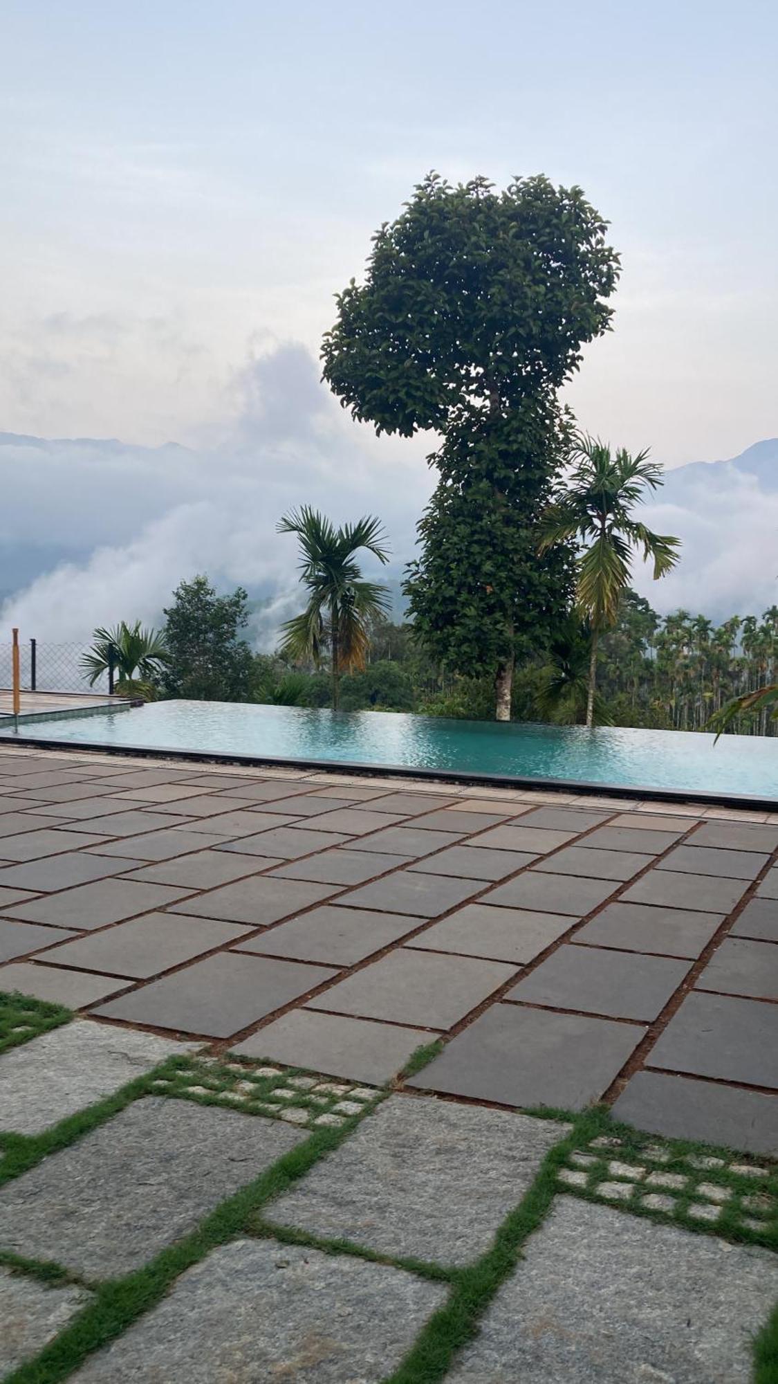 Homestay Namaha Meppādi Buitenkant foto